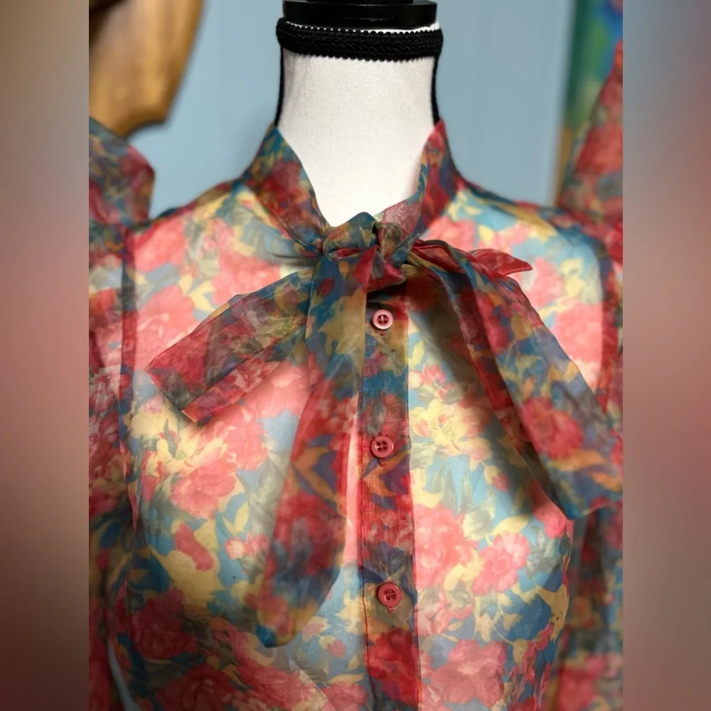 Sheer pointy puff sleeve floral blouse - Picture 2 of 9